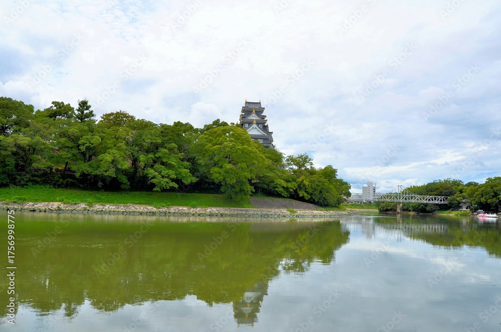 Obraz premium 岡山城 天守閣と旭川