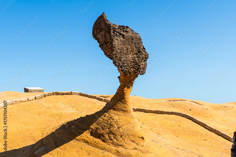 Fototapeta premium Beautiful Queen's Head of the Yehliu Geopark. Yehliu is a cape located in Wanli, New Taipei City, Taiwan.