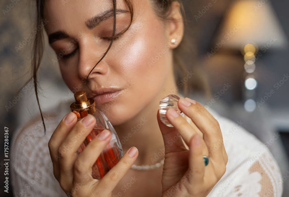 Obraz premium Beautiful woman and a bottle of perfume