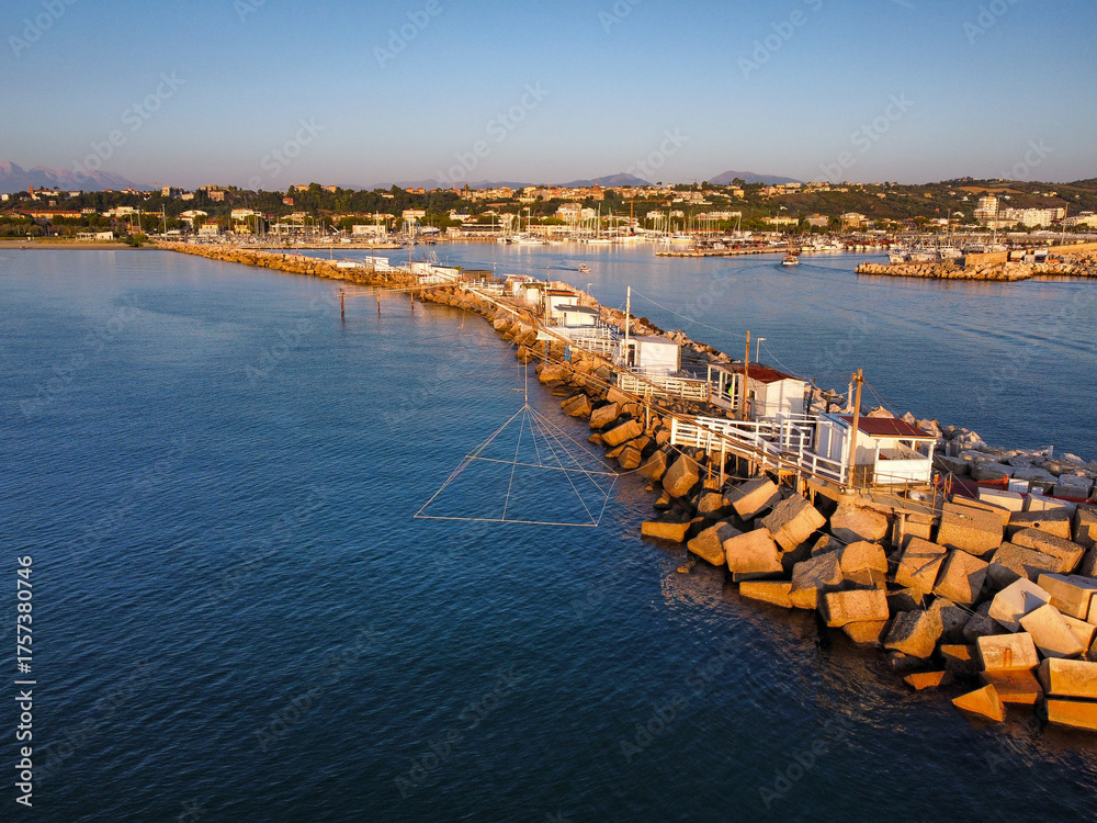 Obraz premium Aerial view of the traditional trabucchi on the pier of the port of Giulianova in Abruzzo.