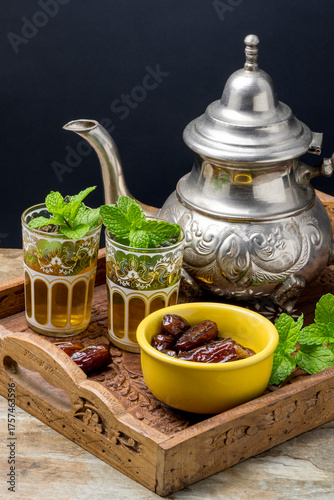 Té marroquí y datiles 
