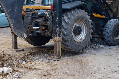 Construction vehicle supports heavy machinery lifting task