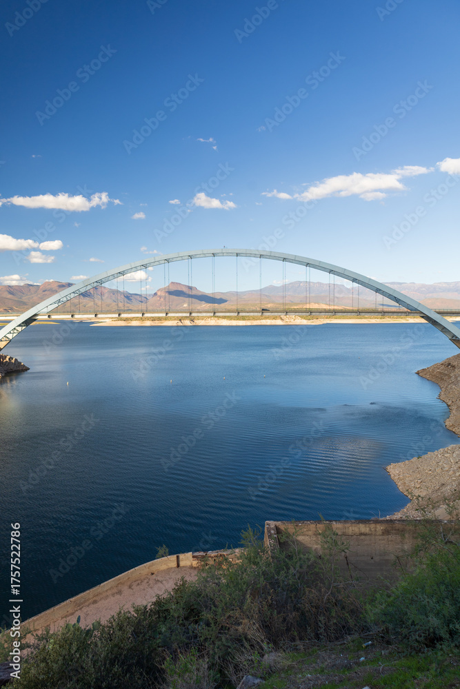 Obraz premium Theodore Roosevelt Lake Bridge in Arizona vertical photo