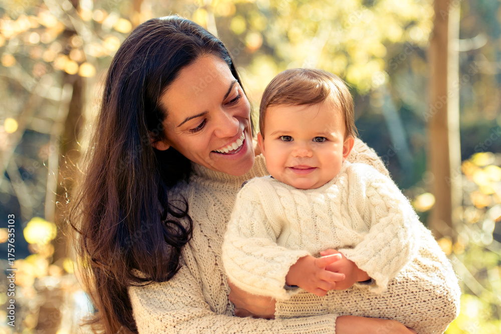Obraz premium portrait of a mother with baby girl in the autumn park