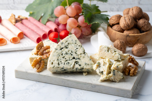 Sliced blue cheese - Roquef...