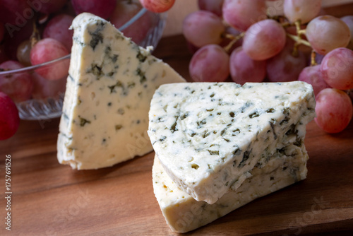 Sliced blue cheese - Roquef...