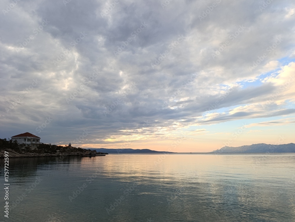 Naklejka premium sunset over the sea