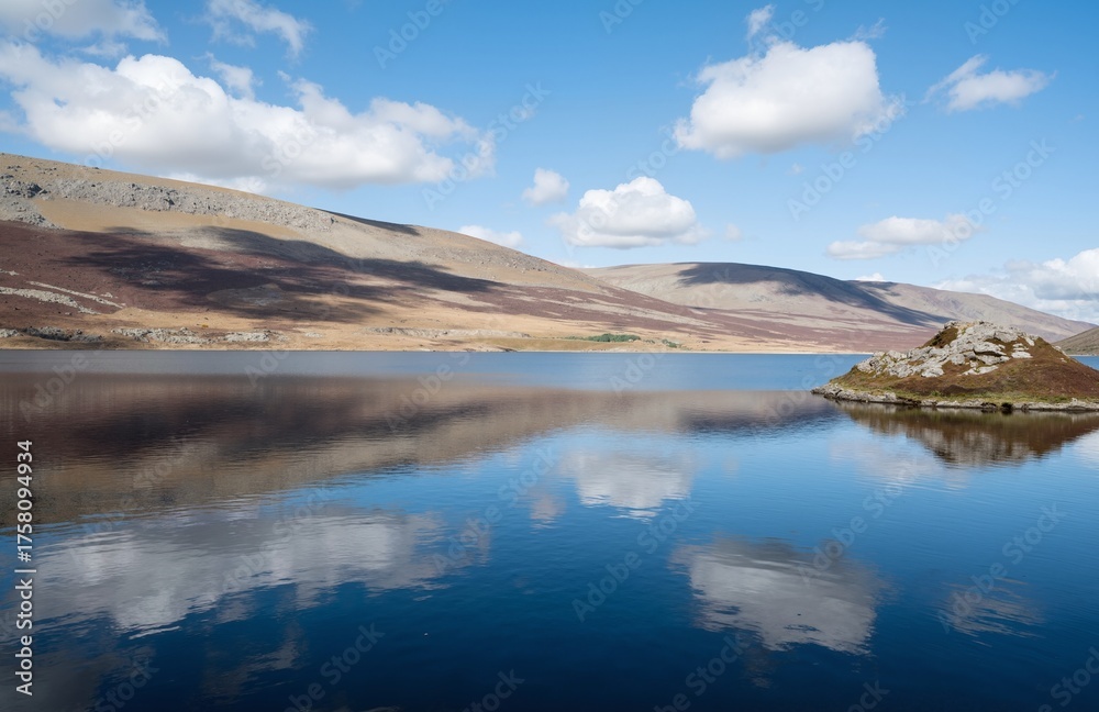 Fototapeta premium lake in the mountains