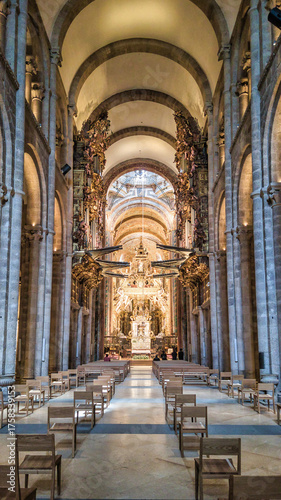 Interior catedral de Santiago de Compostela, España