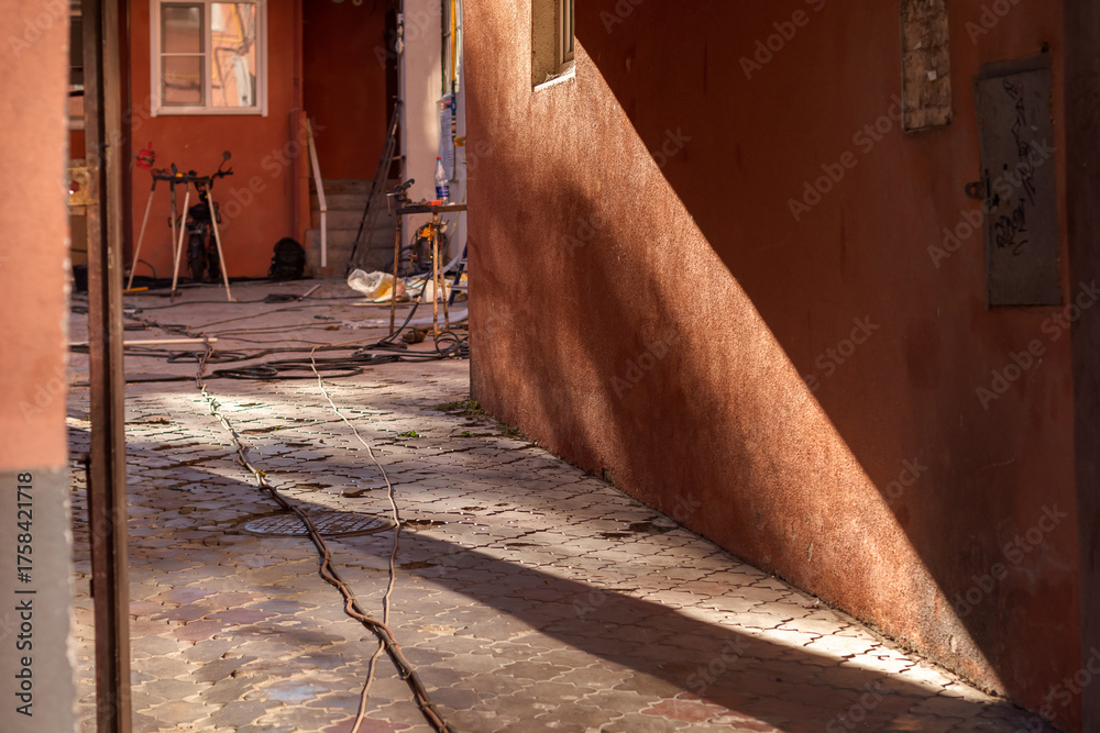 Φωτογραφία Little courtyard in poor residential district in center of Rostov-on-Don, Russia
