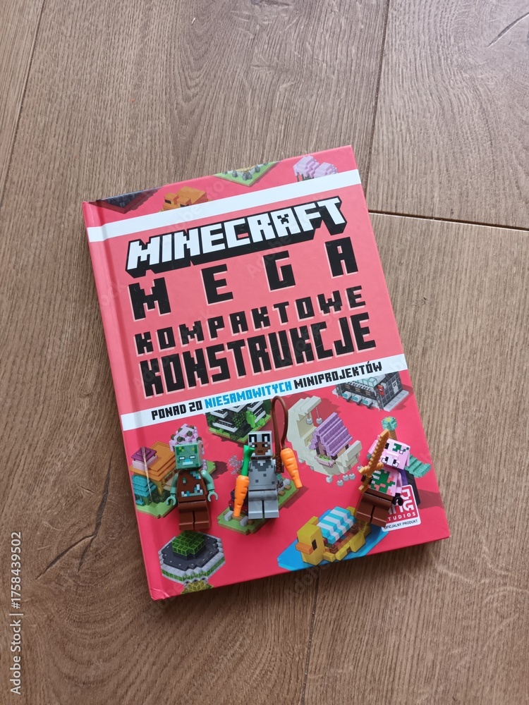 Naklejka premium Minecraft Mega Kompaktowe Konstrukcje Book on Wooden Surface A guide for Minecraft building
