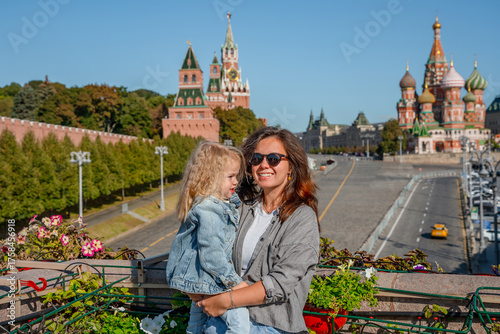 Canvas Print Cute little child girl traveling with mother with a view of Red Square in Moscow