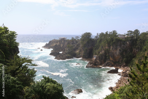 春の佐渡島。春の佐渡島。尖閣湾。尖閣湾遊歩道からの眺め。	
