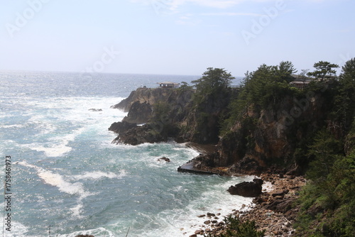 春の佐渡島。春の佐渡島。尖閣湾。尖閣湾遊歩道からの眺め。	
