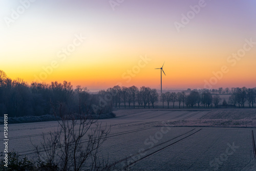 Fotografie Wenn der Tag noch zögert und die Nacht nicht gehen will, malt der Himmel Pastellträume
