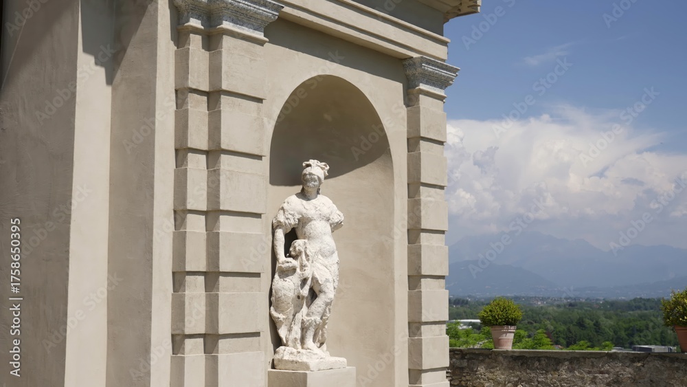 Obraz premium Elegant white statue adorning italian villa with scenic mountain view. Action