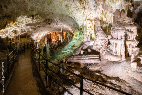 Fotografia The marvelous Postojna Cave, famous touristic destination in Slovenia