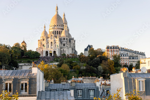 Fototapeta Naklejka Na Ścianę i Meble -  Stunning view to the streets and buildings in Paris, France
