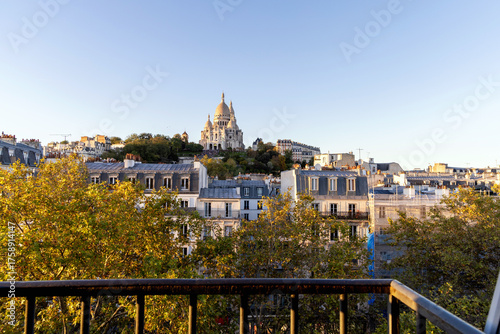 Fototapeta Naklejka Na Ścianę i Meble -  View to the streets and buildings in Paris, France