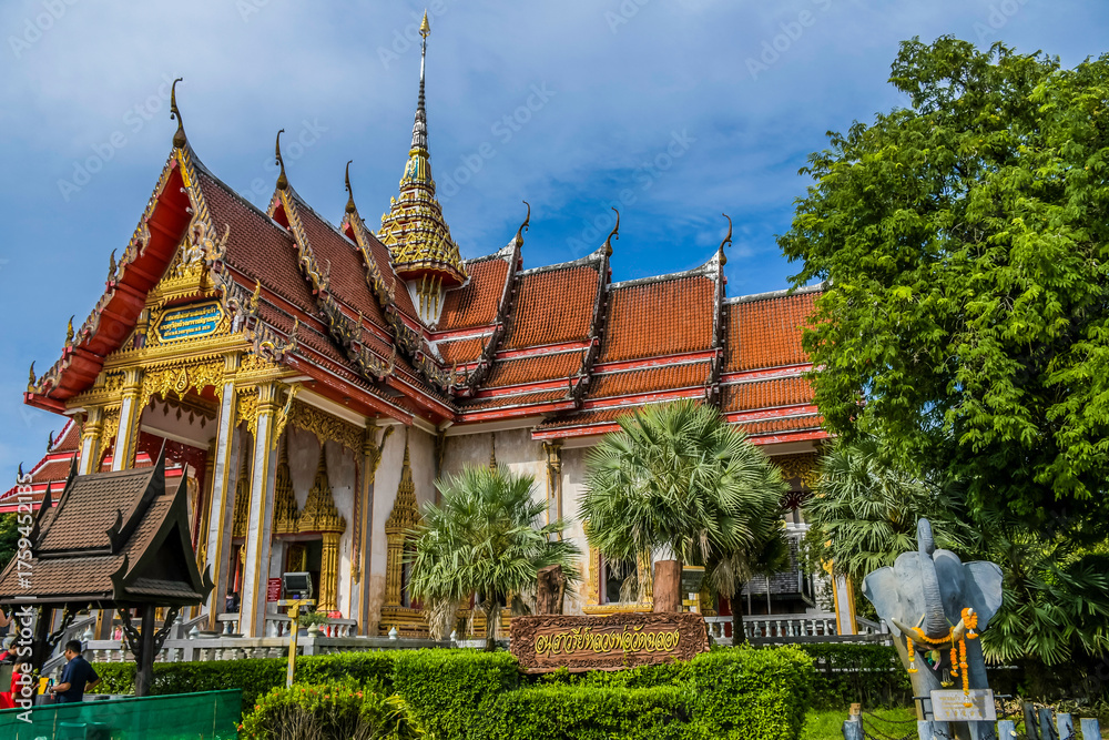 Naklejka premium Beautiful Wat Chalong buddhist gold temple in Phuket thailand