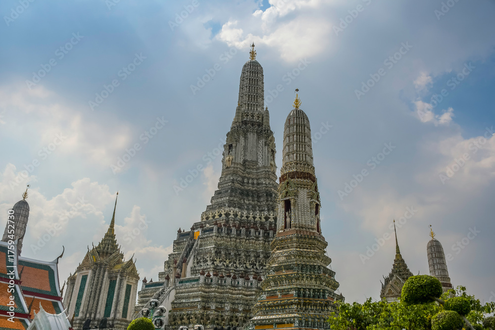 Fototapeta premium Wat Arun Ratchawararam a Buddhist temple in Bangkok Thailand