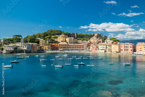 Фотография Picturesque resort town of Sestri Levante in Liguria, Italy