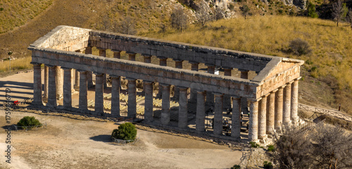 Cuadro en lienzo Aerial view of the Temple of Segesta, located near Palermo