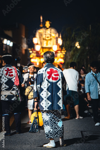 佐原の大祭（夏）本宿祇園祭 提灯を持つ法被姿の男性