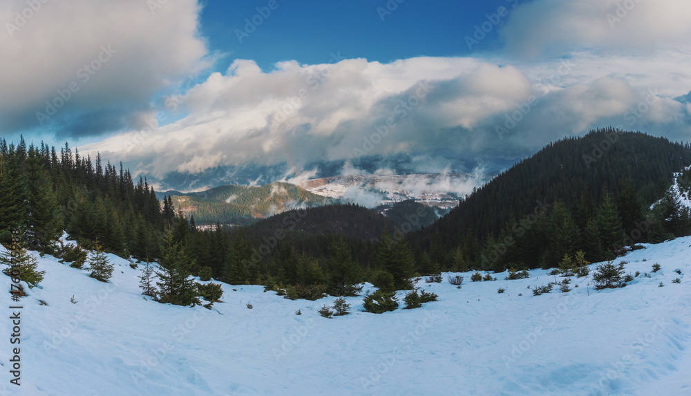 Naklejka premium Winter mountain panorama with clouds steam