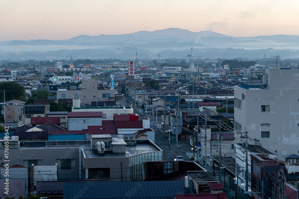 Obraz premium 朝の水沢の町並み 岩手県奥州市