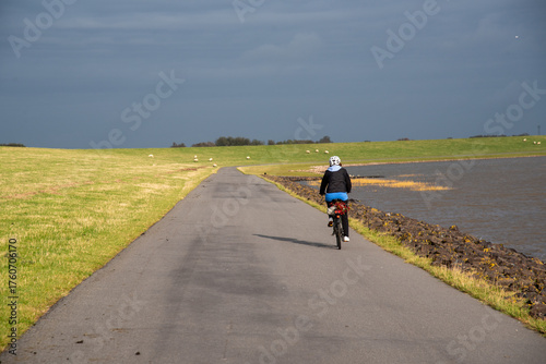 Radfahrer am Wattenmeer