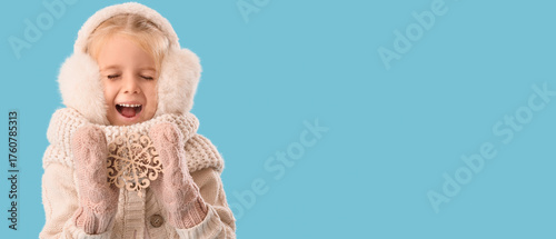 Cute little girl in winter ...