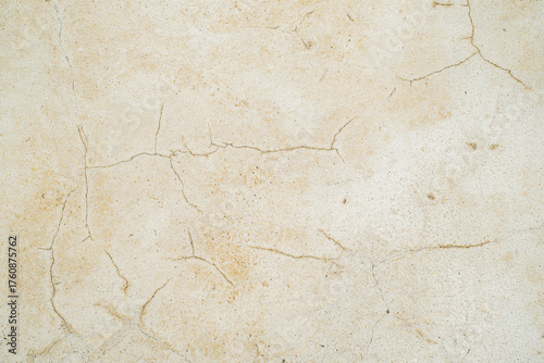 Fotografía Textura de pared clara con grietas finas y superficie envejecida de concreto