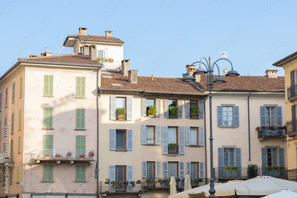 Naklejka premium an old European house in Italian style on the street 