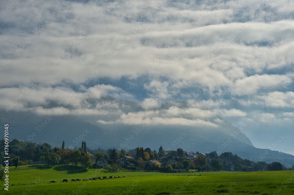 Obraz premium Lac de Bourget in den französischen Alpen