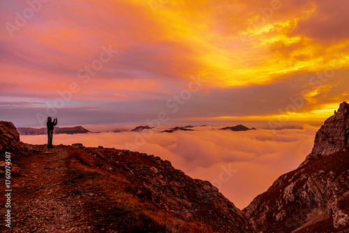 Bergwanderung durch die wunderschöne Bayrischen Alpen vor den Toren von Garmisch-Partenkirchen hinauf zur Zugspitze - Bayern - Deutschland