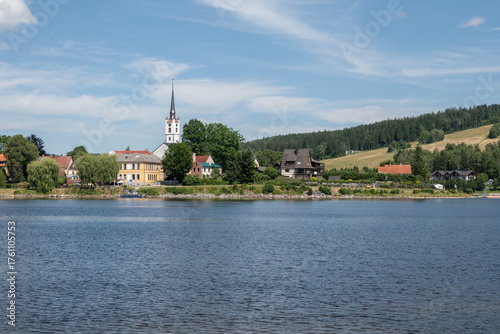 Blick auf den Lipno Stausee in Tschechien mit Sonnenstern