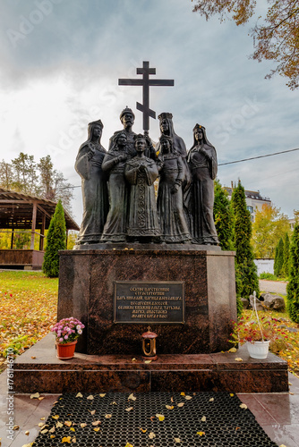 Tableau sur toile Monument to the royal family on the territory of Church of the Kazan Icon of the