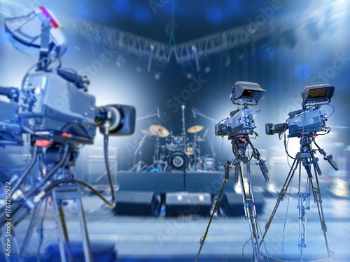 Television crew prepares pr...