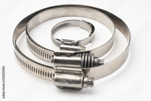 Carta da parati Metal hose clamps in different sizes used for securing pipes and tubes in plumbing, automotive, industrial and mechanical applications