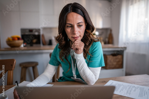 Obraz na płótnie Female doctor nursing student studying researching at home