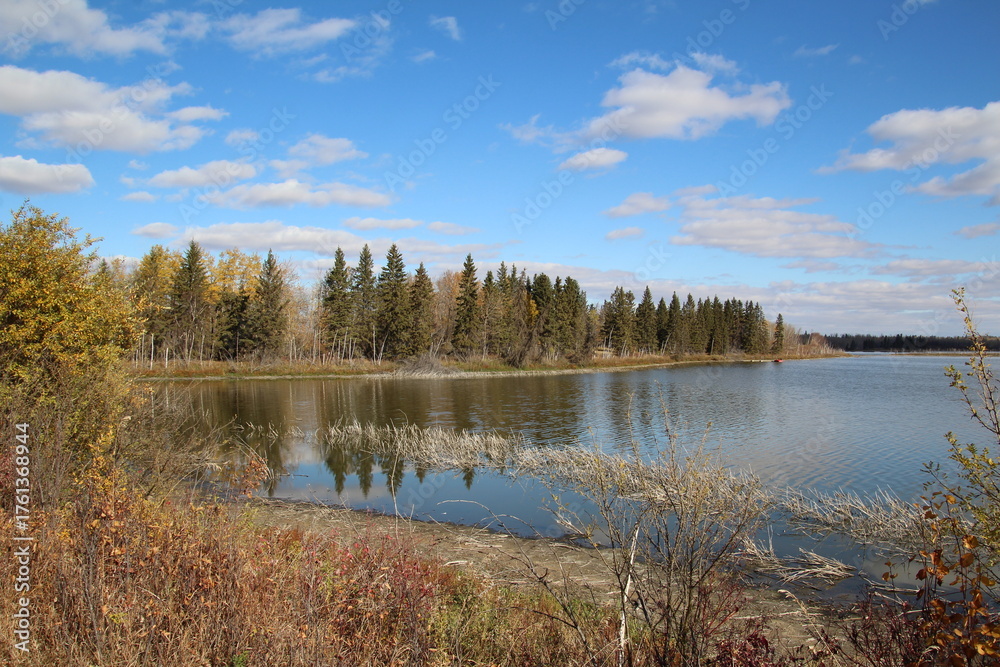 Obraz premium Shoreline Of Astotin Lake, Elk Island National Park, Alberta