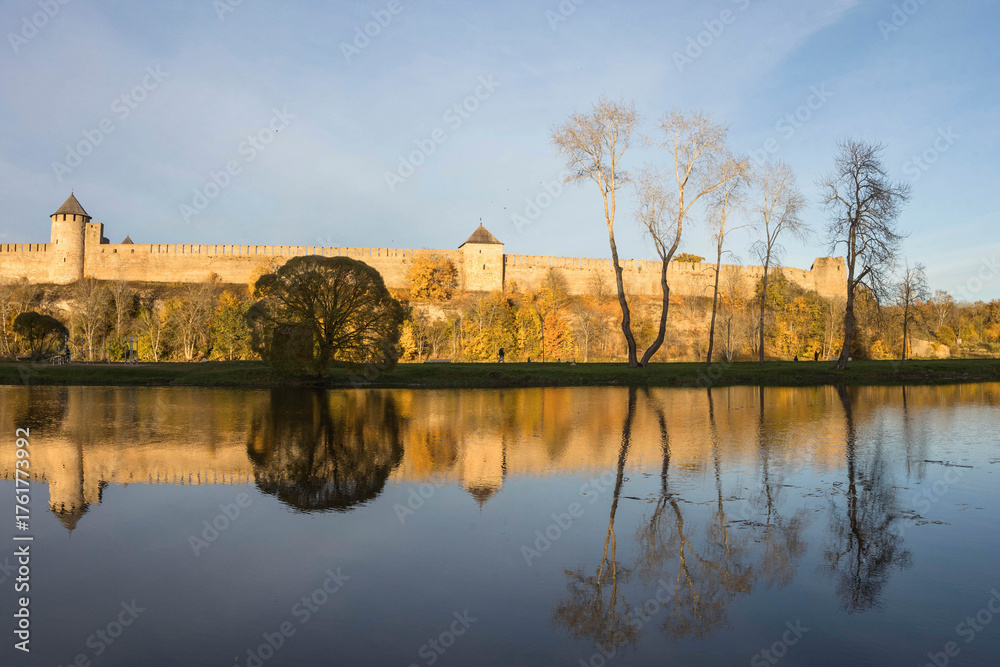 Obraz premium Ivangorod fortress, Estonia-Russia, border