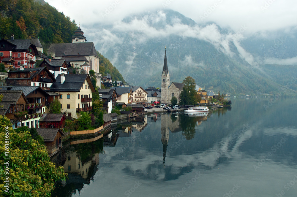 Fototapeta premium Beautiful Hallstatt in Austrian Alps