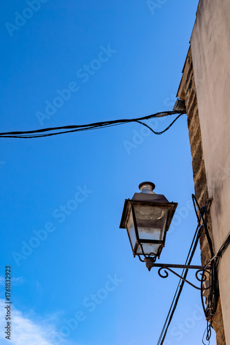 Wallpaper Mural Alte Laterne an einer Fassade eines historischen Gebäudes in der Altstadt von Alcudia auf Mallorca Torontodigital.ca
