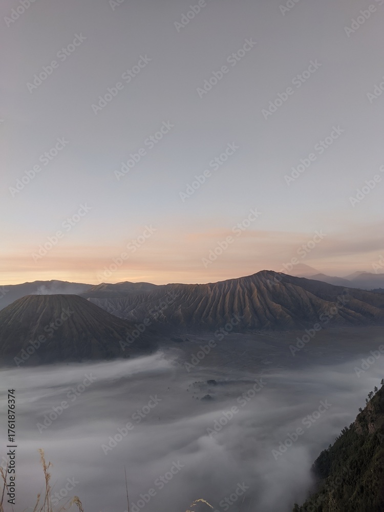 Obraz premium sunrise in the bromo mountains