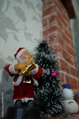 christmas tree with gifts ახალი წელი