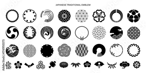 モノクロの和風シンボルとフレームセット（日本の正月・縁起物・伝統模様）