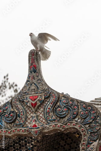 Wuhan Gude Temple, Religious Humanistic Landscape of White Pigeons Perching on Multifunctional Architecture