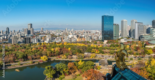 Canvas Print Osaka Japan, panorama city skyline at Osaka Castle in autumn season